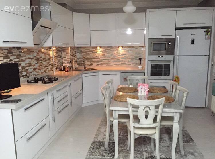 Tuba hanımın sade ve konforlu evinin dekoru konusunda fikirleriniz?