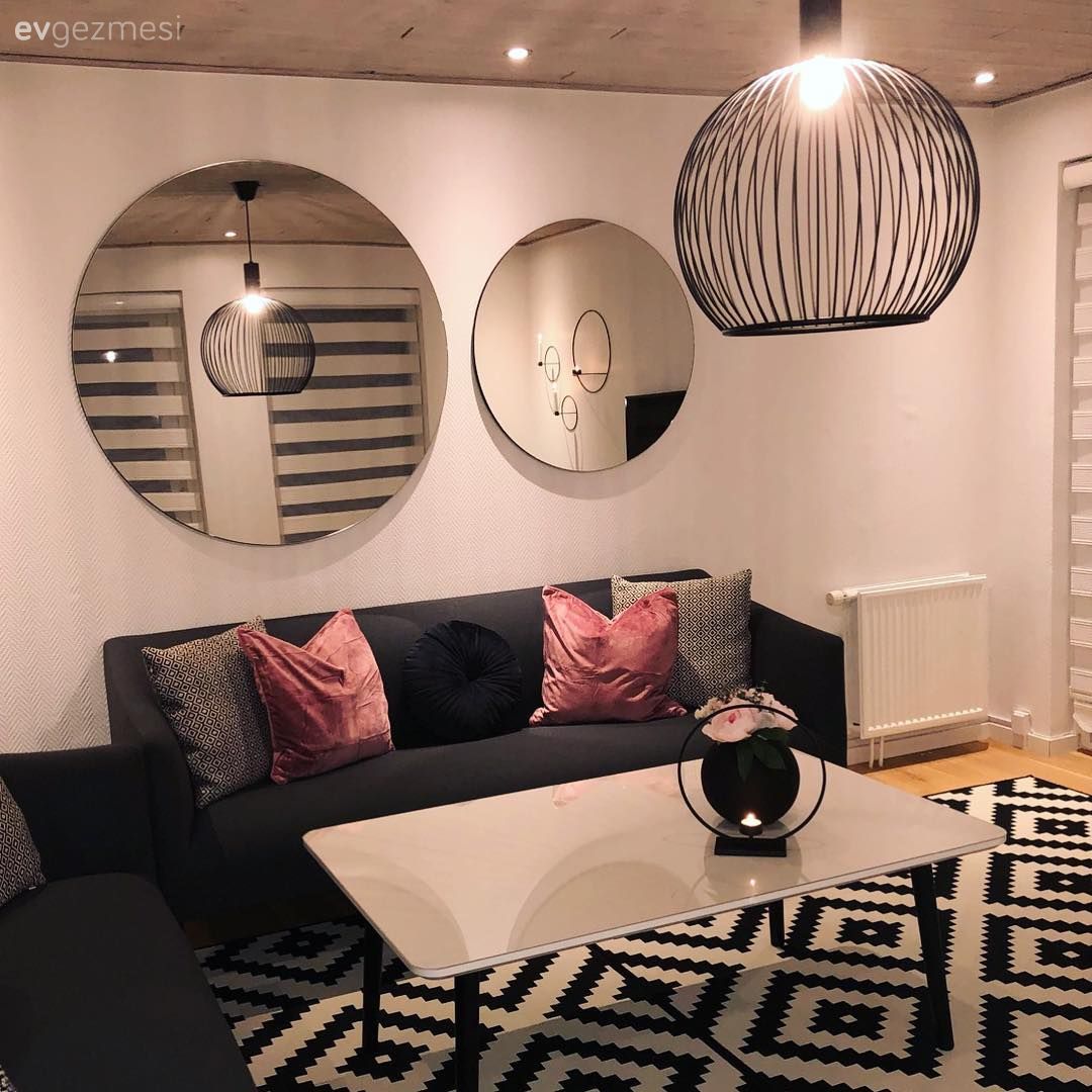 Tavanlar Bu Modern Eve Sıcak ve Özgün Bir His Kazandırıyor