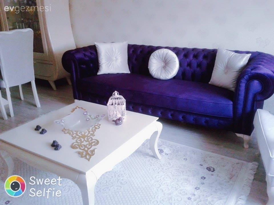 Elif hanımın klasik stilde, şık salon dekoru.