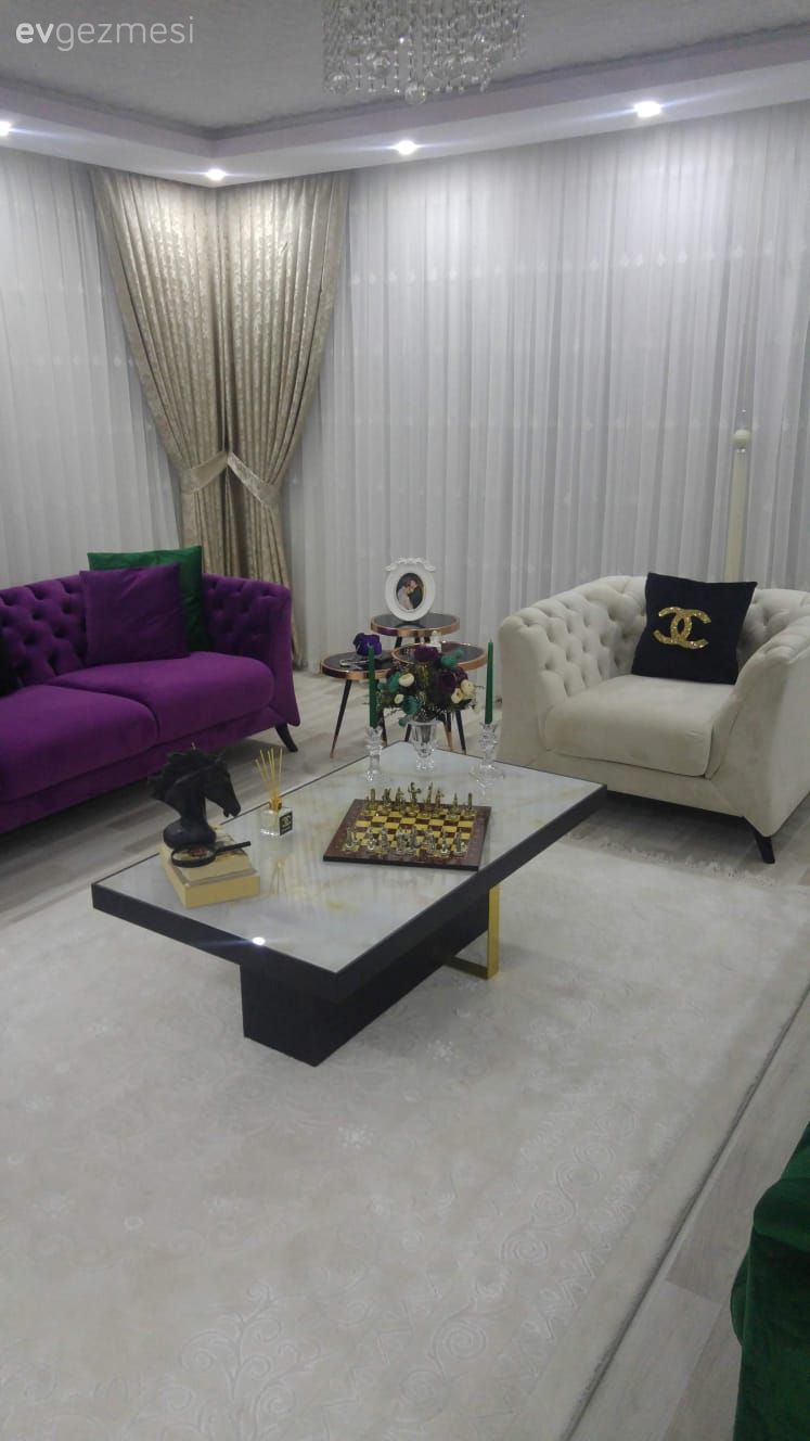 Bu Evin Dekorunun Odağında Sofistike Renkler, Göz Alıcı Aksesuarlar Var