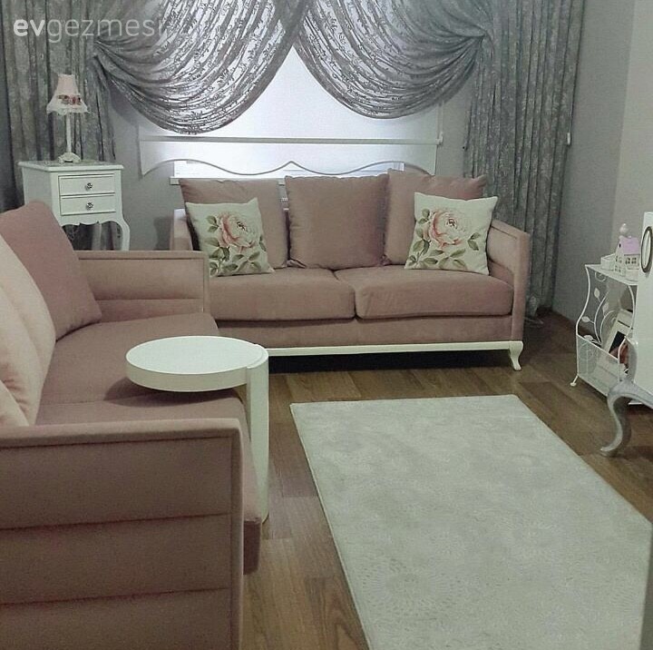 Oturma Odası, Pembe