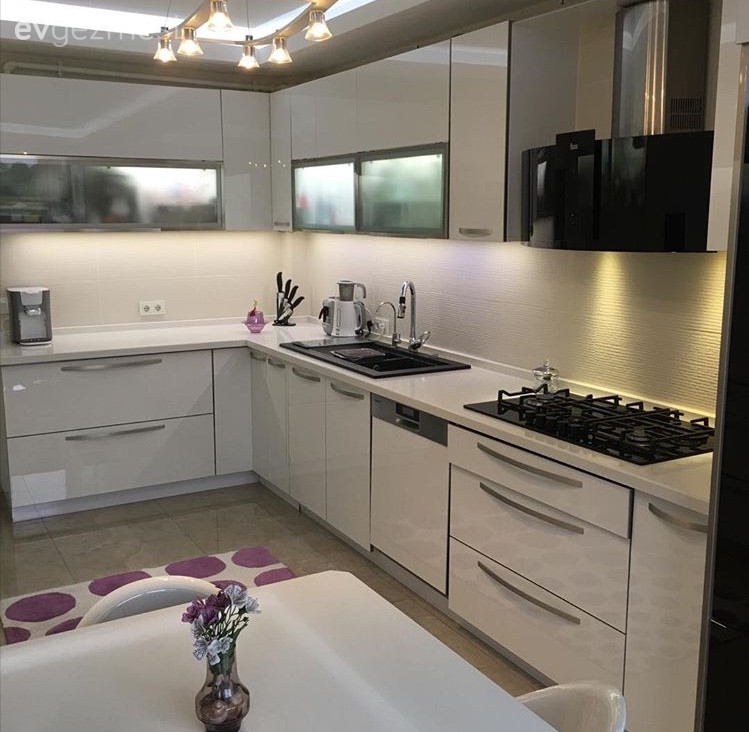 Ebru Hanım'ın Klasik ve Moderni Harmanladığı Göz Alıcı Evi