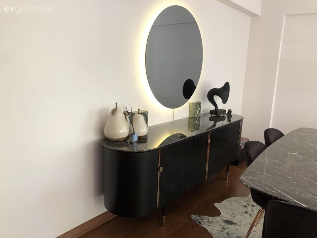 Kaliteli dokular, çağdaş mobilyalar. Modern ve şık bir salon dekorasyonu..