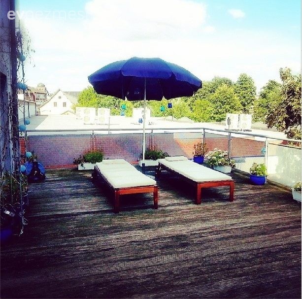 Gökçe Hanım'ın mavi ağırlıklı şık terası