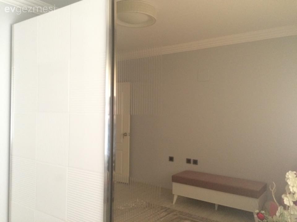 Beyza Hanım'ın bordo ağırlıklı zarif ve karakterli evi