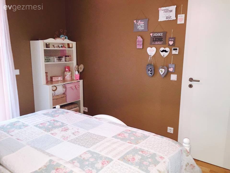 Kahverengi, Yatak Odası