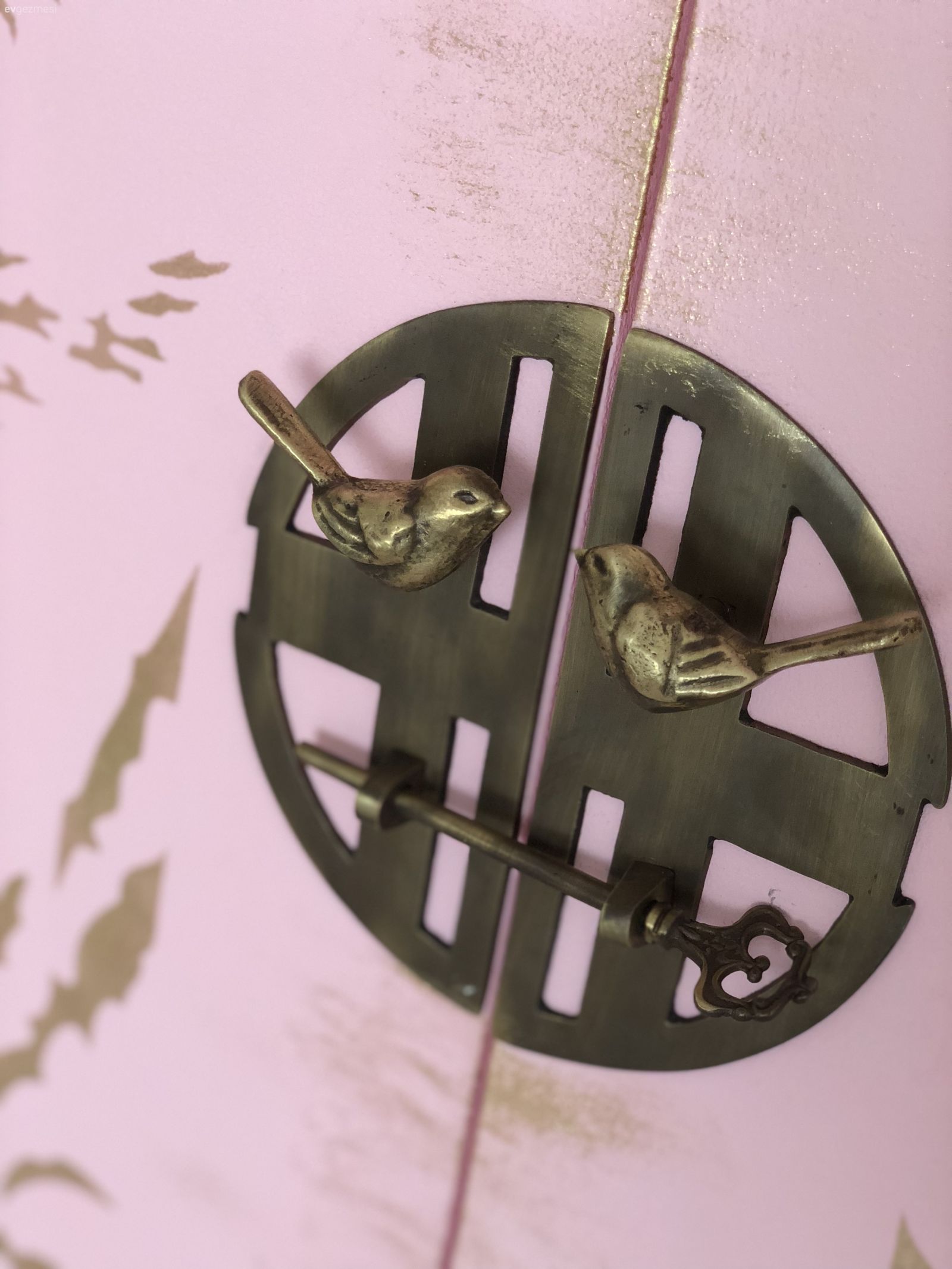 Bu Uzakdoğu Esintili Dolap Hayallerin Ufak Bütçelerle de Gerçekleşebileceğinin Kanıtı