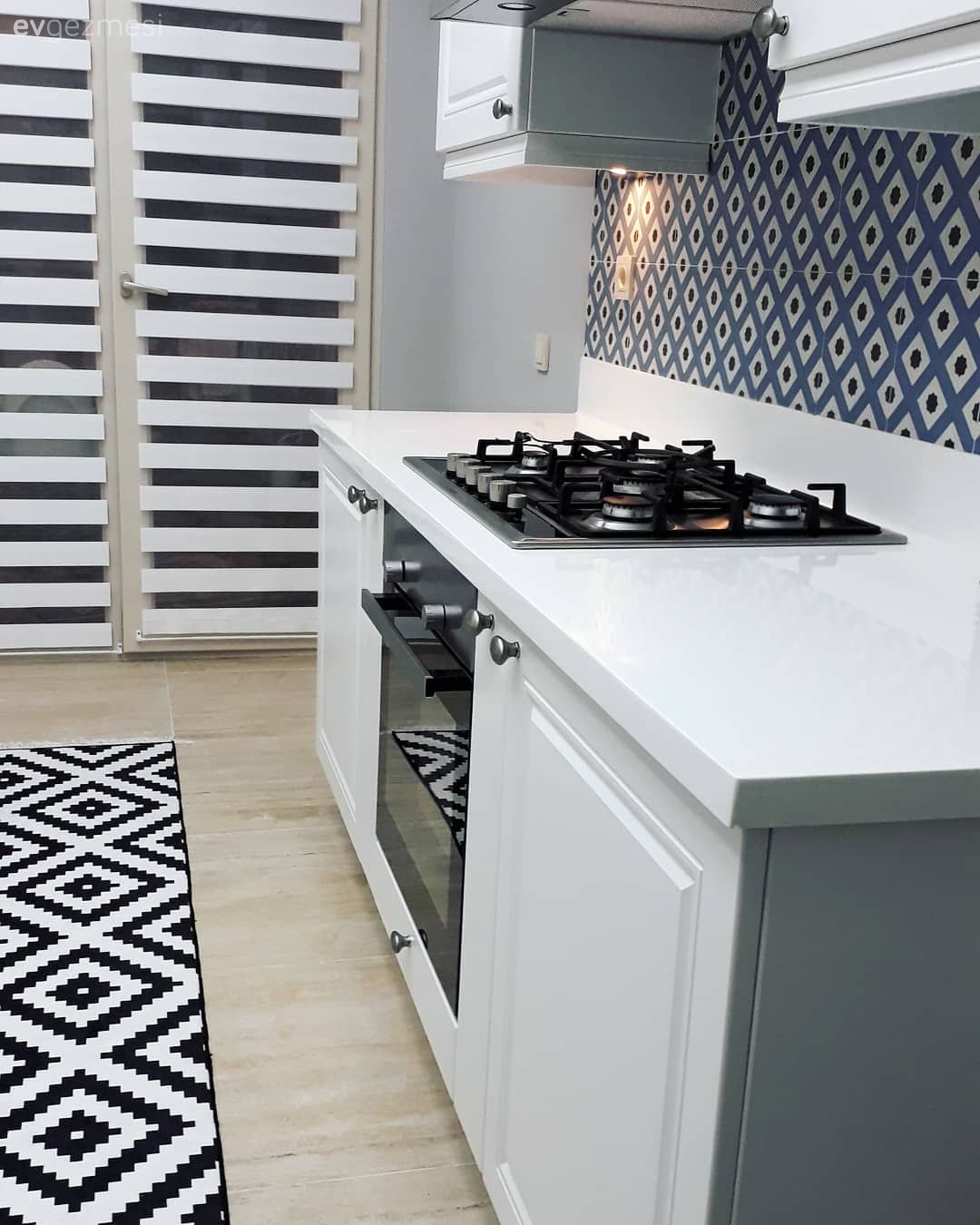 Lüks doku ve desenler, dekoru göz alıcılaştıran detaylar. Şık ve gösterişli bir ev..