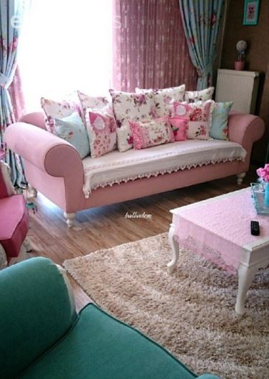 Çiçekler açan, emek ve zevk dolu bir evden kareler..