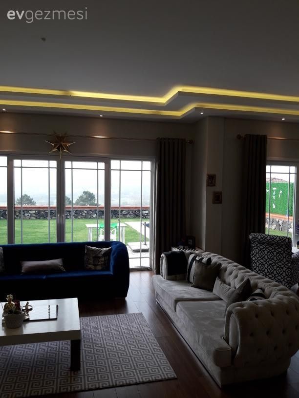 Salon, Lacivert, Orta sehpa, Halı, Geometrik desen, Asma tavan