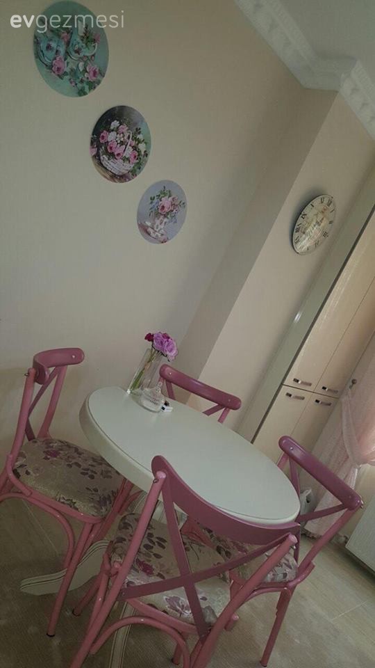 Duvar dekorasyonu, Mutfak, Mutfak masası