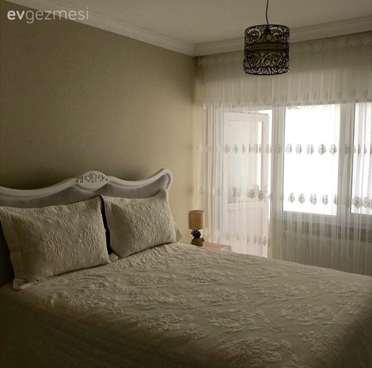 Dilek hanımın sade ve şık bir havası olan zevkli evi..