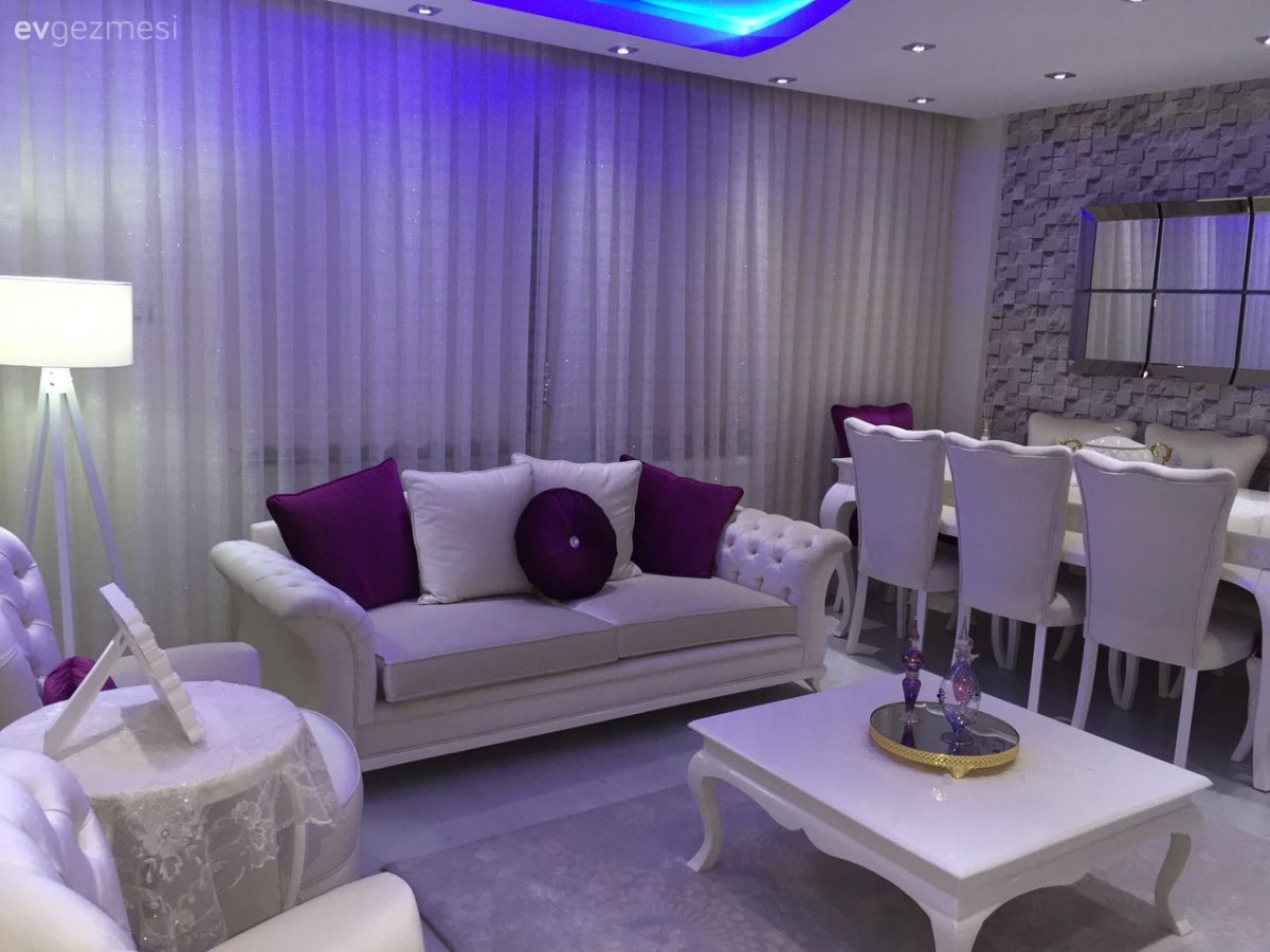 Asma tavan, Beyaz, Halı, Mor, Orta sehpa, Salon, Tavan