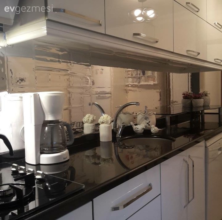 Şeyna hanımın 32 lira maliyetle farklılık yaptığı mutfağı..