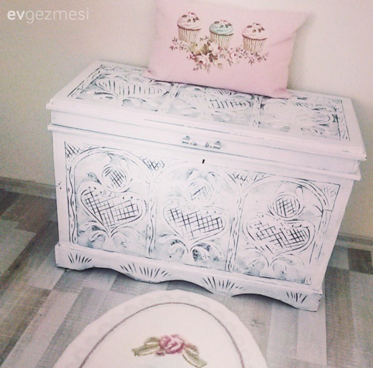 Ayça hanımın her detayı nostalji kokan, el emeği dolu evi..