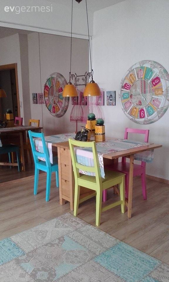Esra hanımın el emeğiyle yenilediği, renkli ve cıvıl cıvıl evi..