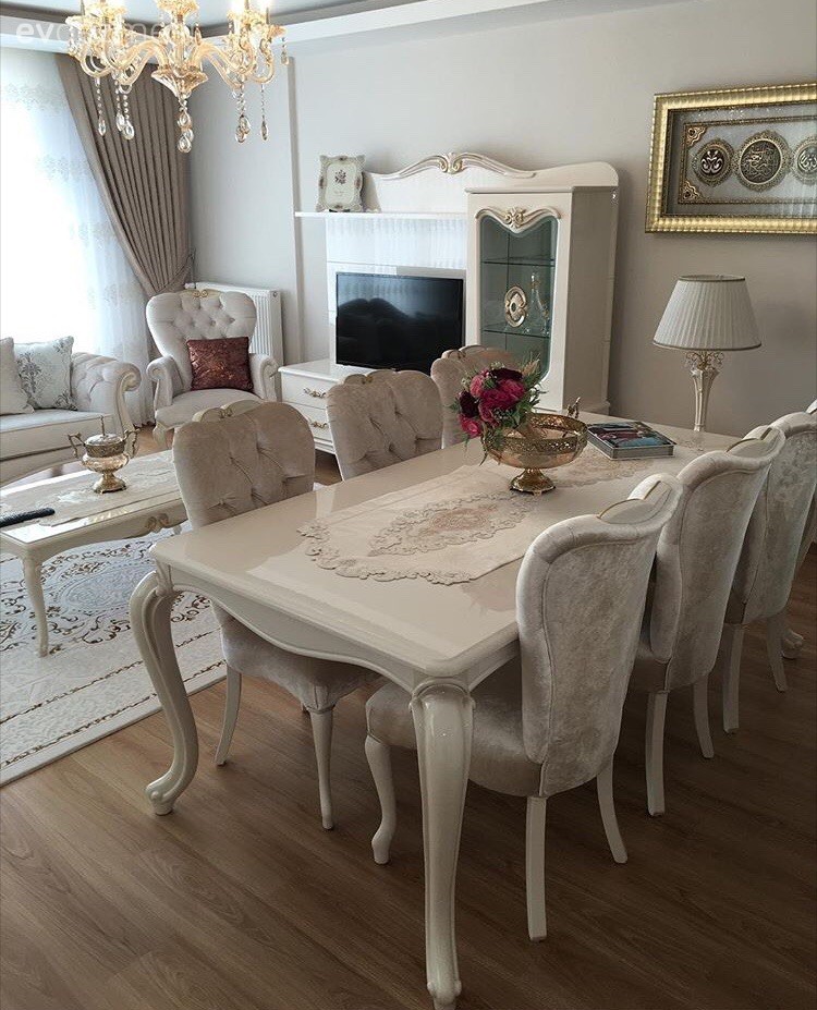 Sevilay hanımın klasik stilde aydınlık evi..