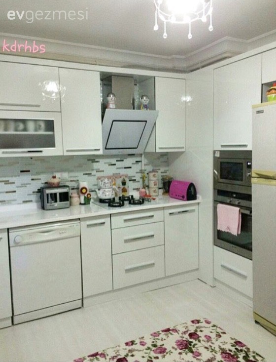 Beyaz mutfak, Halı, Mutfak, Pembe