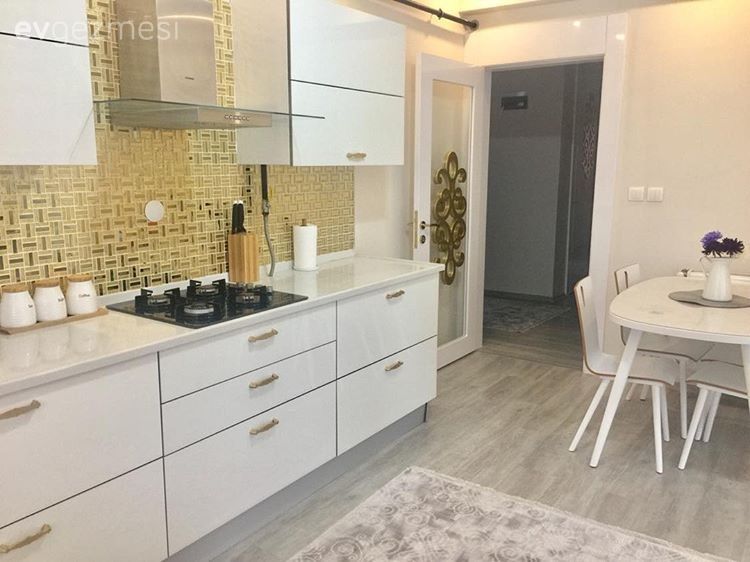 Altın ve mor detaylar ile göz alıcı. Hasret hanımın evinden..