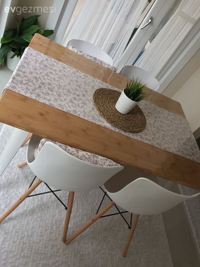 Mutfak masası, Eames sandalye, Modern mutfak