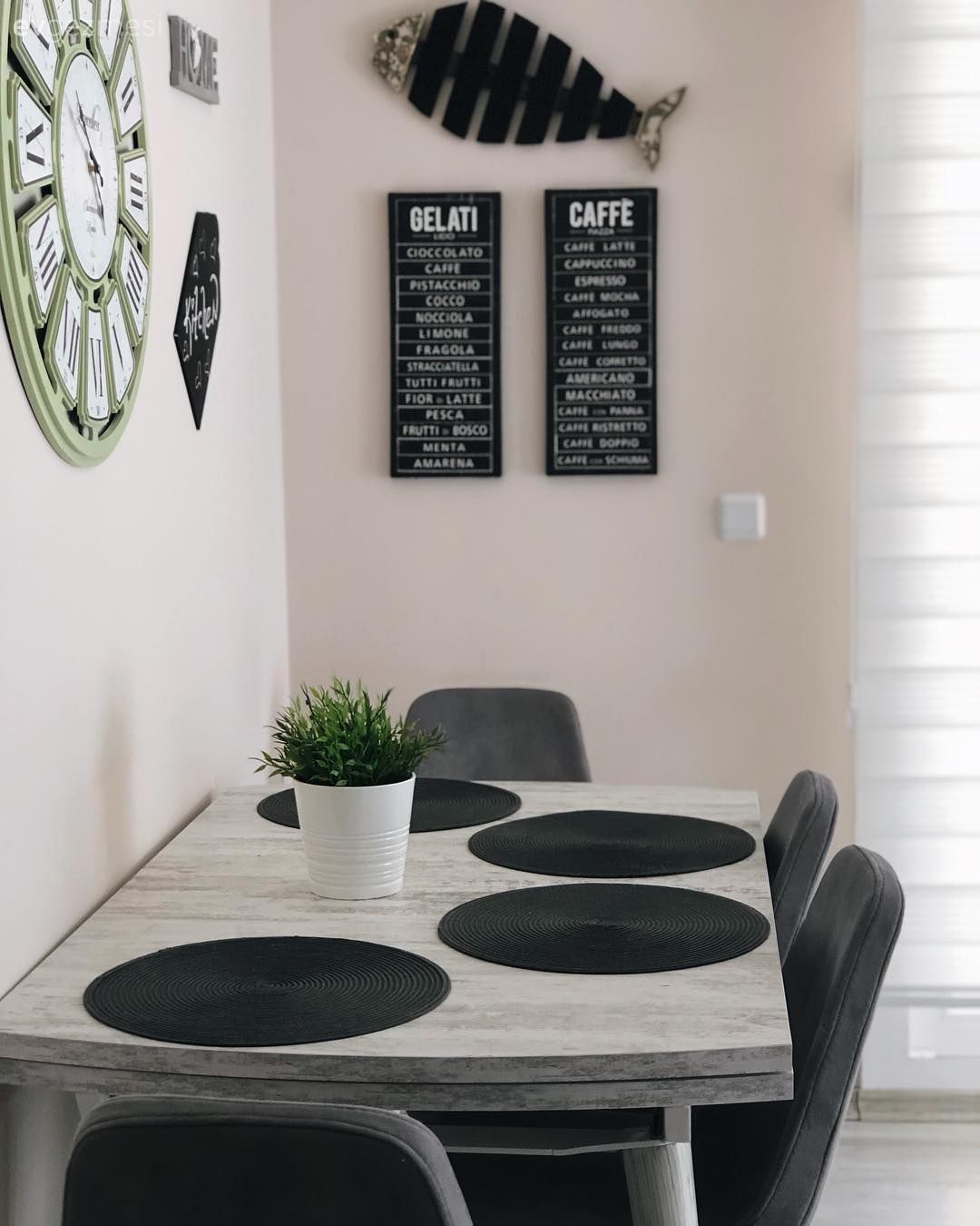 Parlak yüzeyler, kaliteli malzemeler.. İrem hanımın sofistike dekoru..