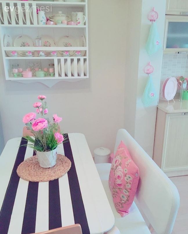 Esma hanımın çok özenli mutfağı..