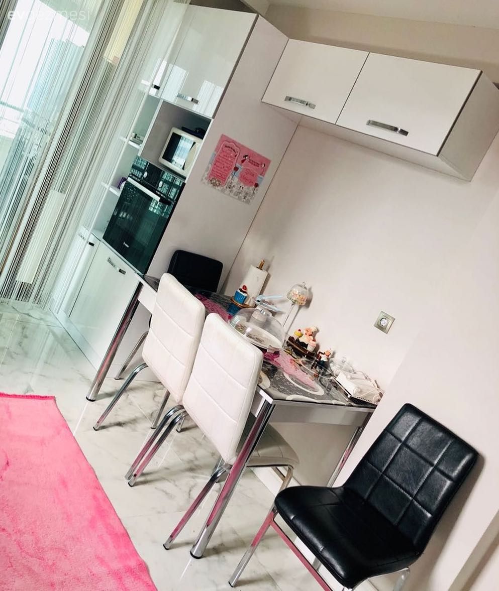 Mutfak, Ekstra mutfak dolabı, Mutfak masası