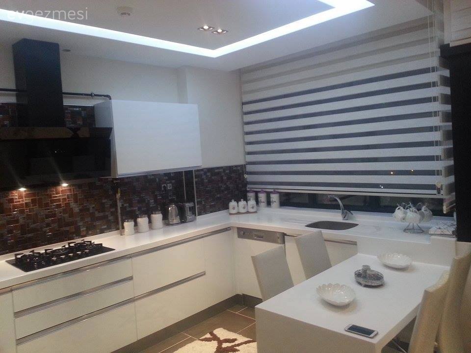 Ercan beyin şıklığın konfor ile buluştuğu ferah evi..