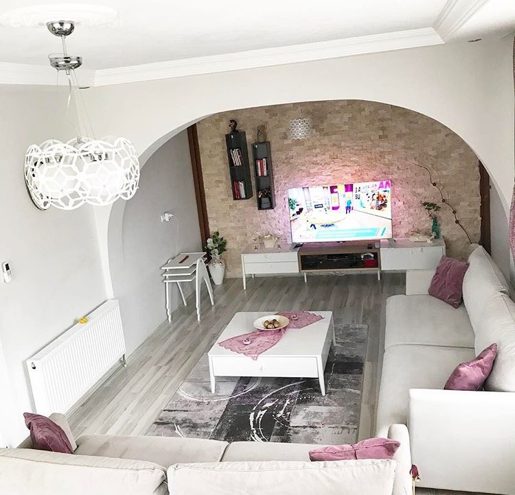 Pembe, Salon, Tv ünitesi