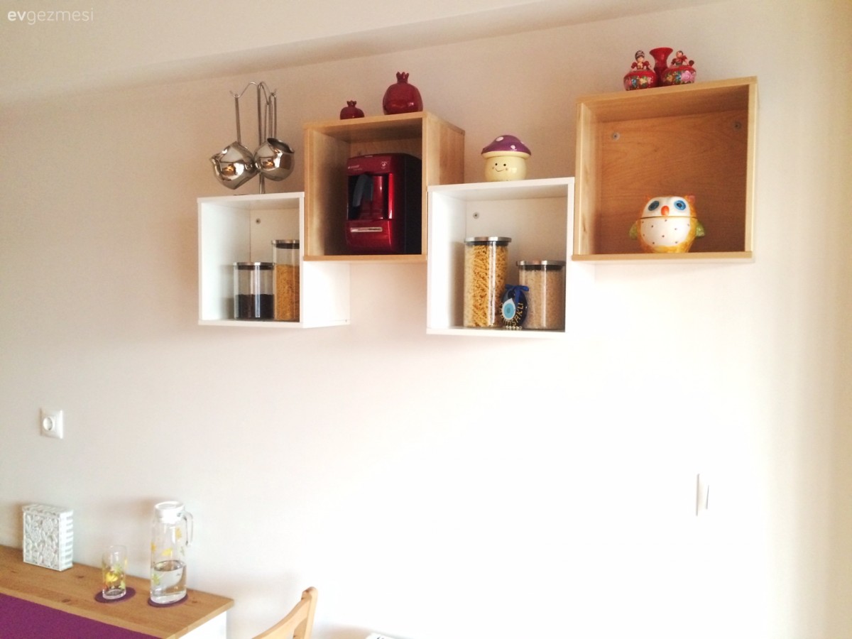 Nejla hanımın enerjik renklerle, sade ve cıvıl cıvıl evi..