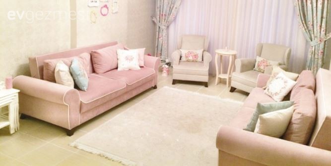 Hatice hanımın pembenin hakimiyetinde cıvıl cıvıl evi..