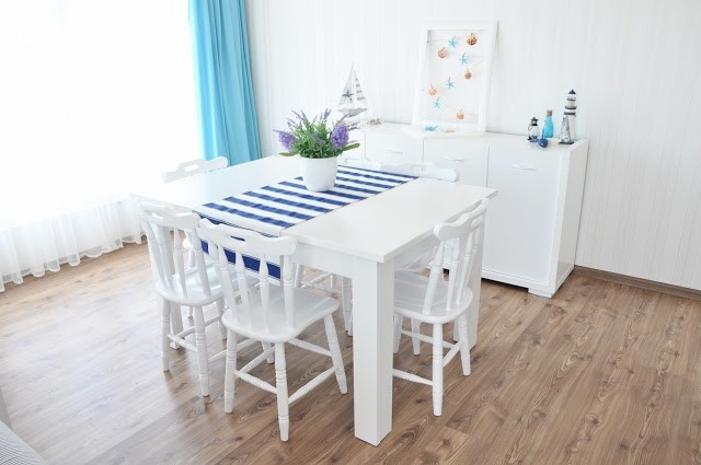 Siyah-beyaz'dan Akdeniz esintili bir salona..