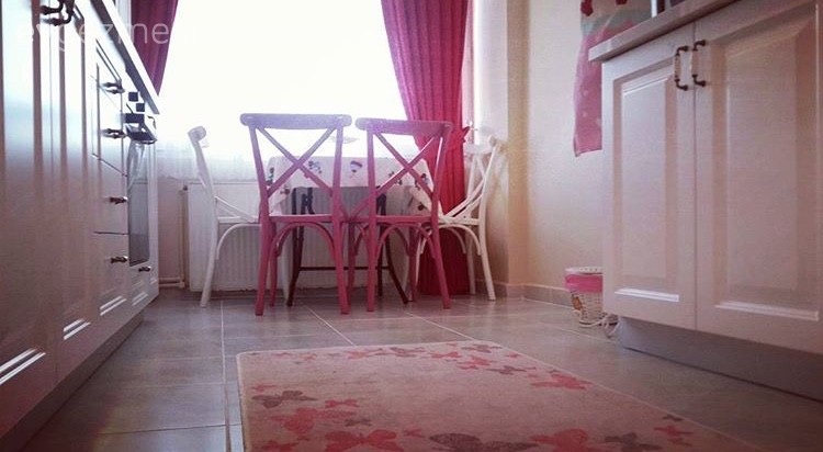 Beyaz mutfak, Country mutfak, Fon perde, Mutfak, Mutfak masası, Pembe, Perde