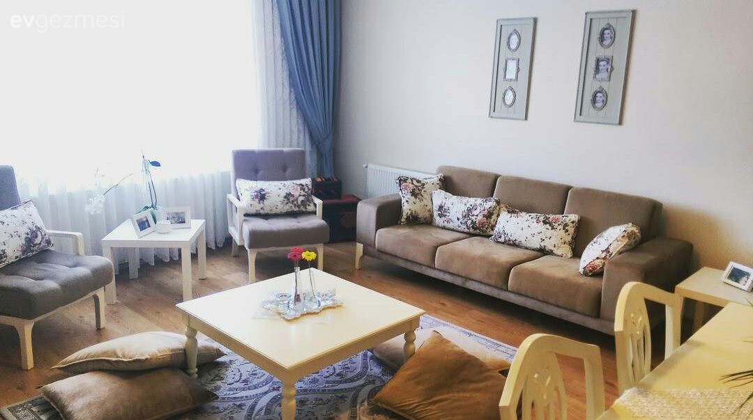 Berjer, Fon perde, Halı, Kahverengi, Mavi, Orta sehpa, Salon, Perde