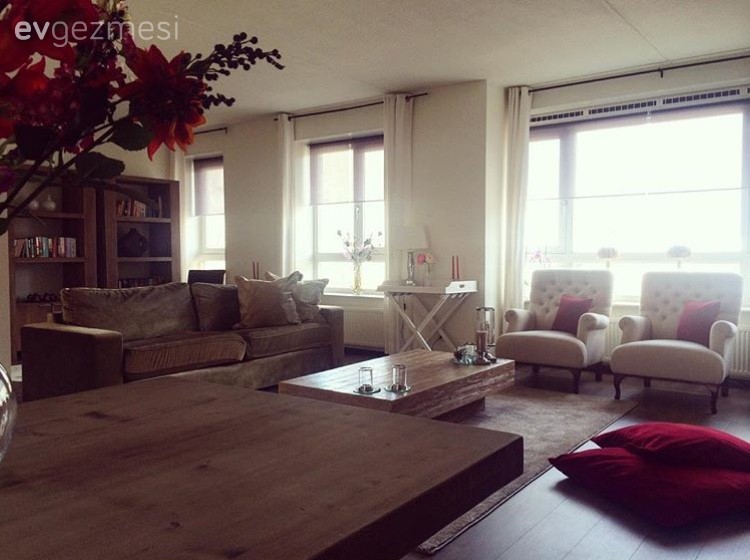 Kahverengi, Kırmızı, Salon