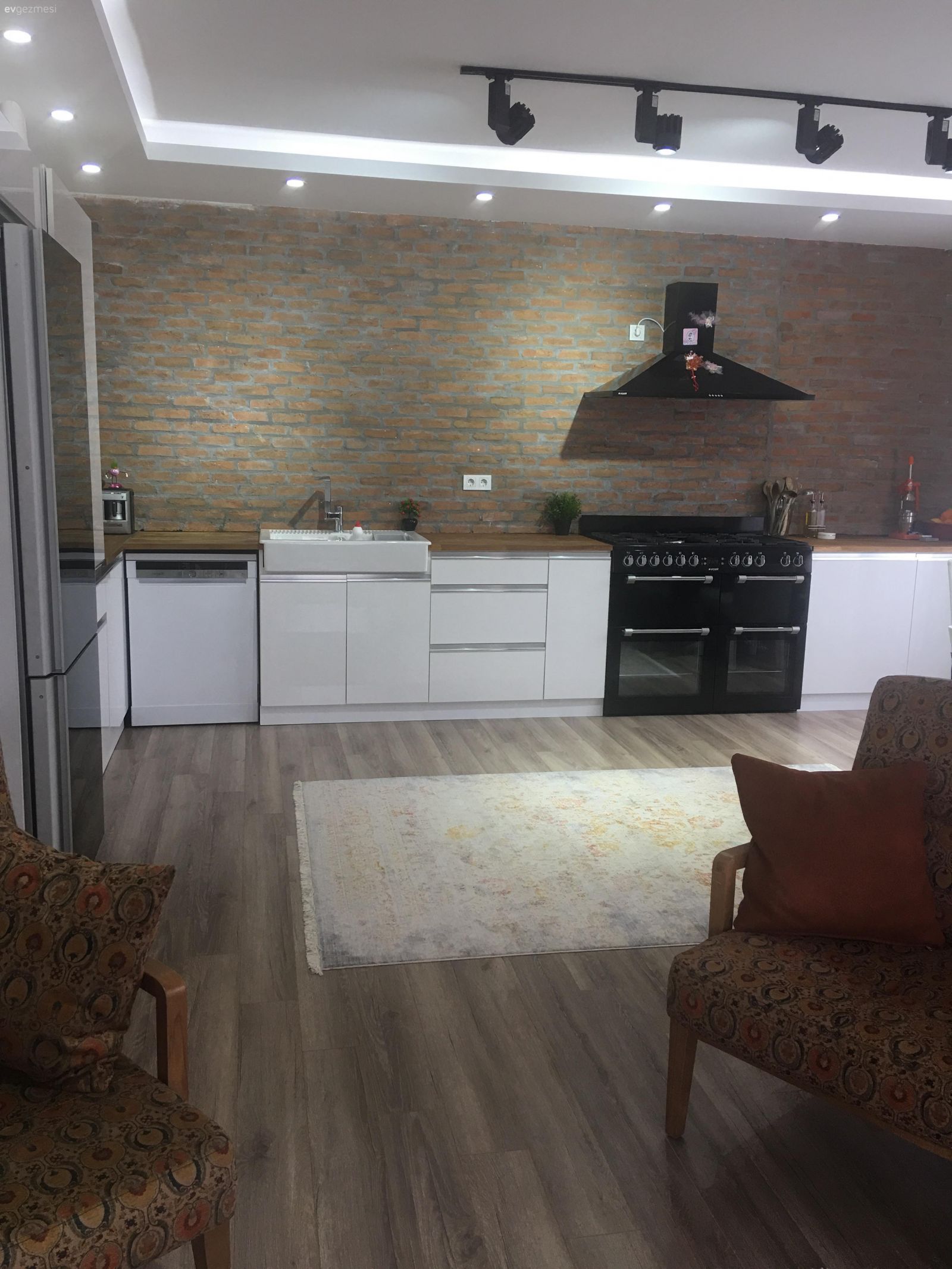 Rustik detaylar, doğal ve sıcak bir dekor. Gizem hanımın evinden..