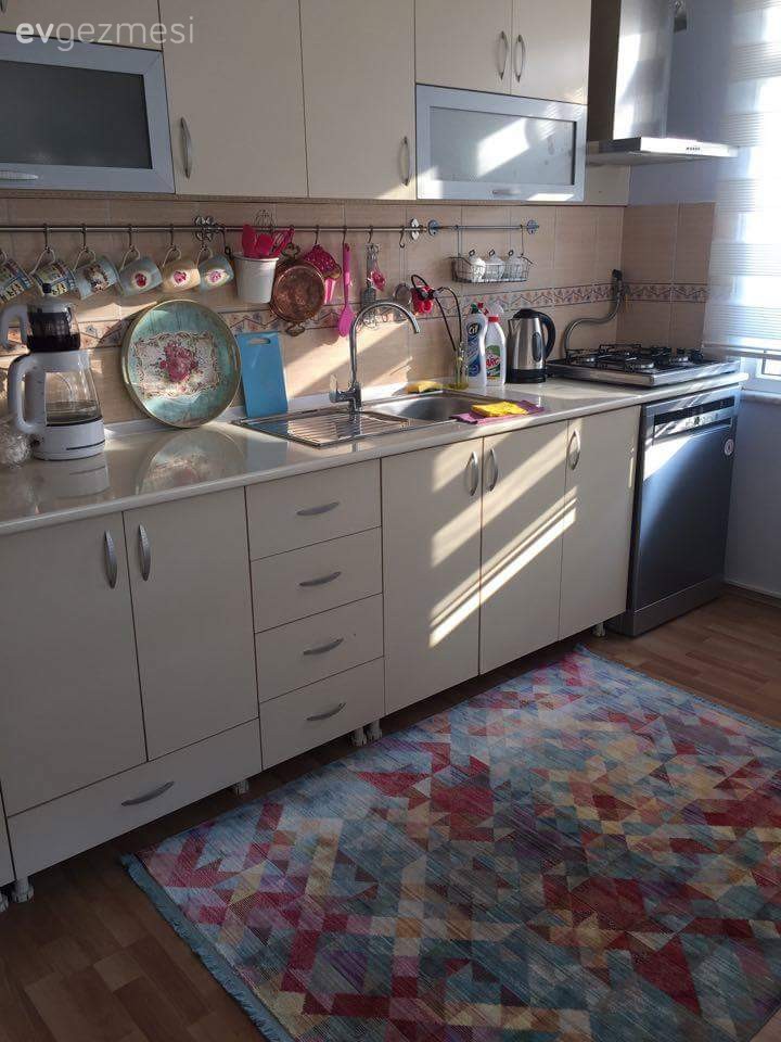 Meryem hanımın renkleri doyasıya kullandığı kır evi (country) stil evi