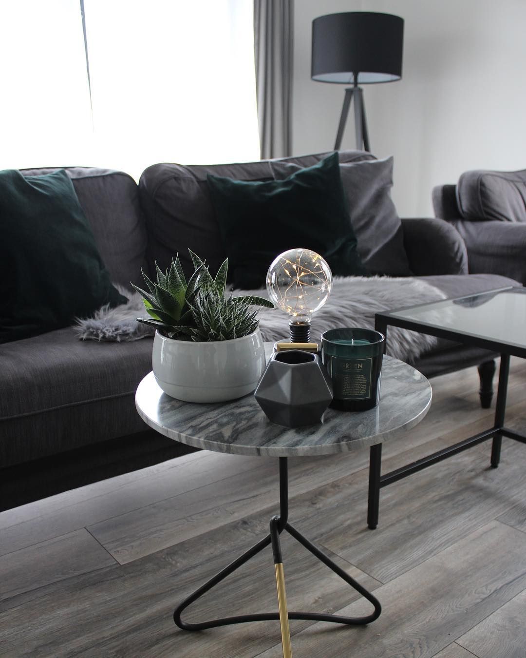 Yeşilin Sofistike Tonlarıyla Derinlik Kazanan Modern Bir Ev