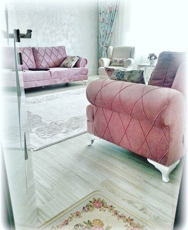 Sümeyye hanımın her odası kendi içinde uyumlu, sade evi..