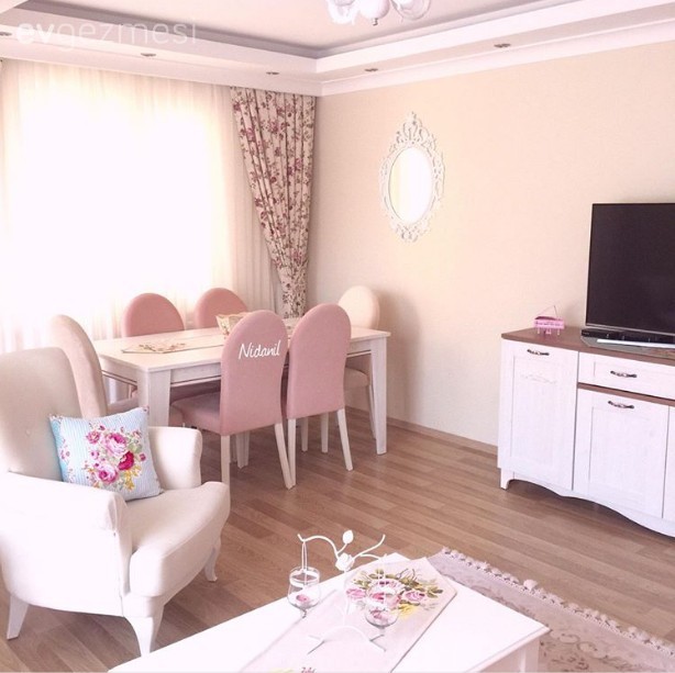 Nida hanımın sadeliği ön planda tuttuğu, zarif ve iç açıcı evi..