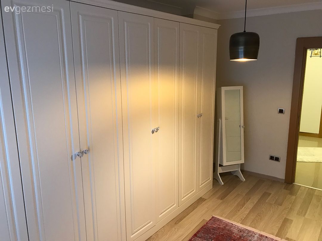 Giyinme odası, Ayna, Avize