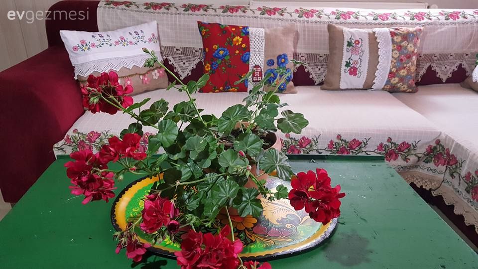 Yaşanmışlıklar Tülay Hanım'ın Evine Nakış Nakış İşlemiş!