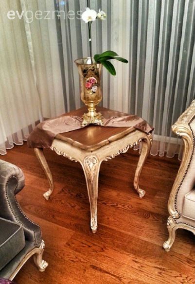 Derya hanımın klasik stilin hakimiyetinde, göz alıcı dekoru..