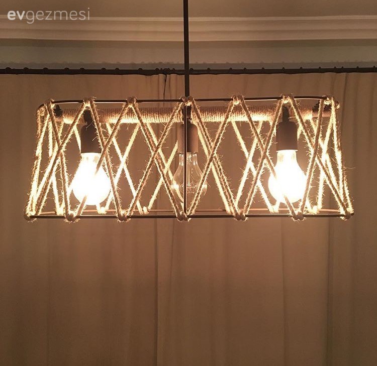 Rustik stilden etkilenilmiş, sıradanlıktan uzak, renkli bir ev..