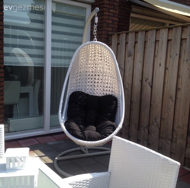 Şengül hanımın her detayında beyazın hakim olduğu, minimalist evi..