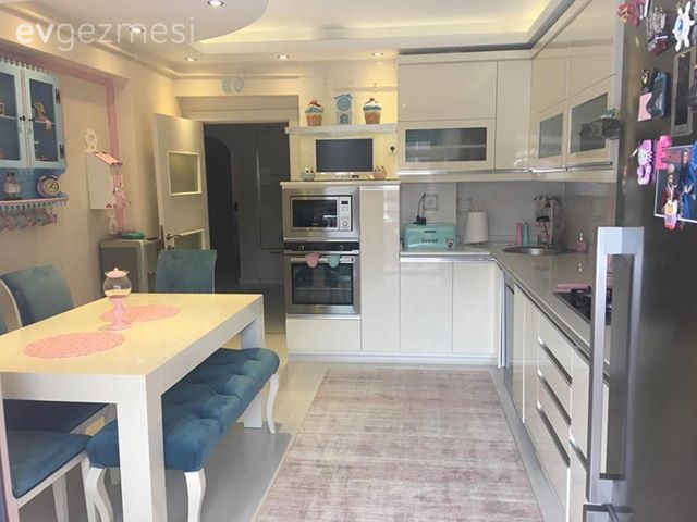 Ankastre, Beyaz mutfak, Halı, Mavi, Modern mutfak, Mutfak masası