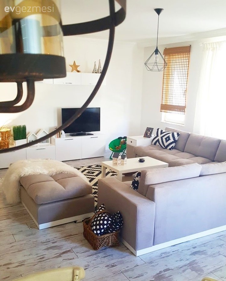 Filiz hanımın rustik esintilerle dolu konforlu ve naturel salonu..