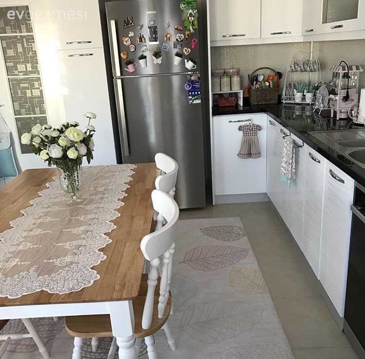 Ahşap Mobilya, Beyaz mutfak, Halı, Mutfak, Mutfak masası
