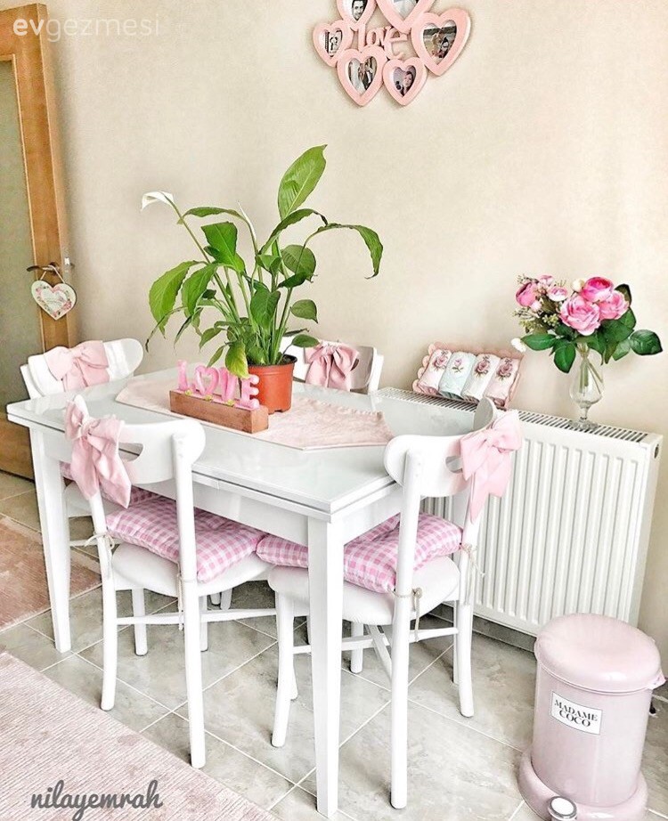 Beyaz mutfak, Mutfak, Mutfak masası