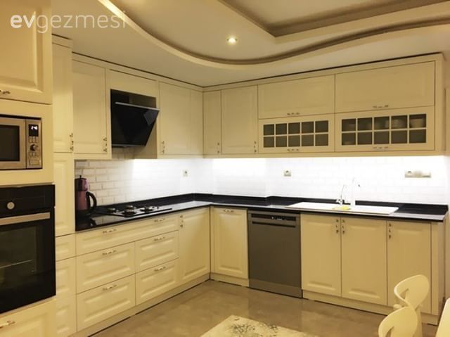 Yenilenen mutfakta kullanışlı ve şık dekor. Ayşe hanımın mutfağı..